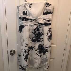 White/black dress. Like new with removable straps